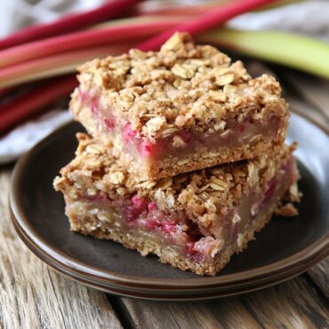 Amish Oatmeal Rhubarb Bars Recipe